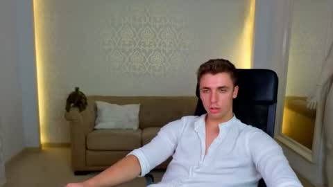 KellenWest online show from August 14, 2:32 pm
