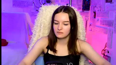 kelliebanshe online show from August 14, 10:41 am
