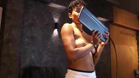 kelly__thomson online show from August 2, 8:49 pm