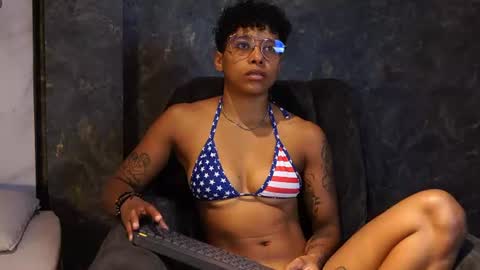 kelly__thomson online show from August 3, 1:07 pm
