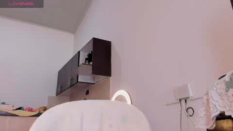 kelly__thomson online show from August 5, 4:49 pm