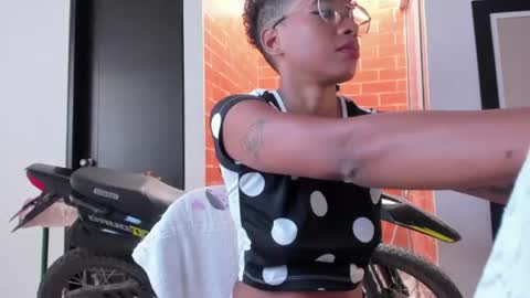 kelly__thomson online show from August 14, 8:23 pm
