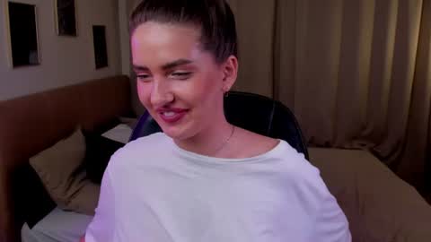 Bella online show from August 9, 1:12 pm