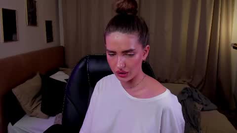 Bella online show from August 9, 3:24 pm