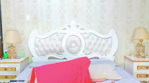 kelly_swift online show from August 15, 8:07 am