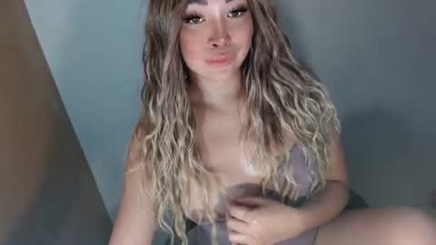 kelly online show from August 16, 12:14 am