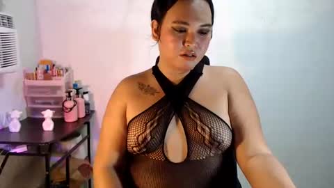 KELLY MCDOLEN online show from August 4, 6:16 pm