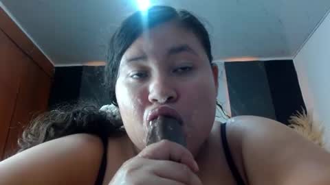 KELLY LUNA  online show from August 8, 6:19 pm