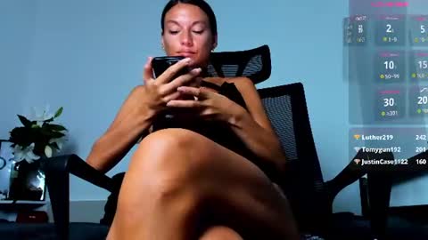kellysmits online show from August 11, 10:45 pm