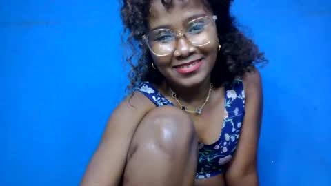 kelyhondra online show from August 11, 8:33 pm