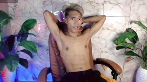ken_minjun online show from July 18, 12:28 pm