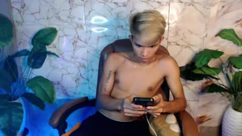 ken_minjun online show from July 29, 1:40 pm