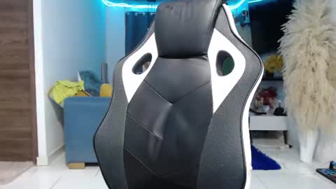 ken_wiild online show from August 4, 1:02 am