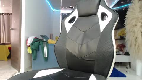 ken_wiild online show from August 11, 7:49 pm