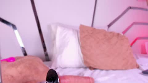 kendall_evanss_ online show from August 7, 10:21 pm