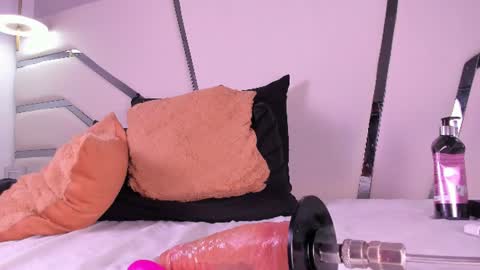 kendall_evanss_ online show from August 13, 9:29 pm