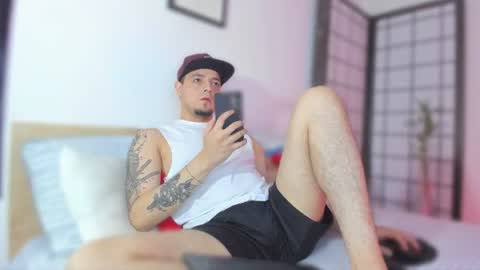 kendel_dimitri online show from August 13, 5:10 am