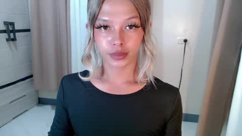 kendra_lunaxx online show from July 13, 9:27 am