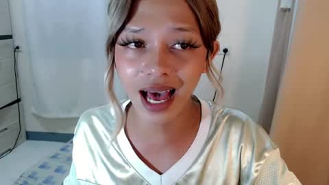 kendra_lunaxx online show from July 28, 9:48 am