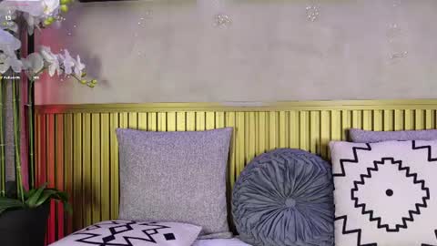  Kendra online show from August 6, 1:43 pm