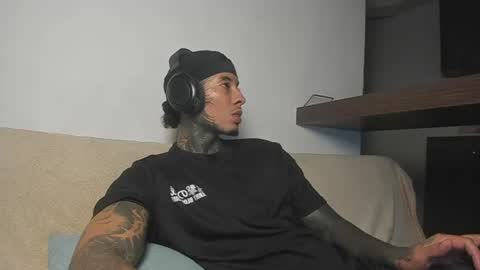kendrick brown online show from August 2, 1:01 am