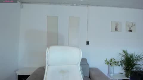 kendry_fox420_ online show from August 9, 10:11 pm