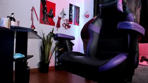 kenia_thompsom01 online show from August 4, 6:38 pm