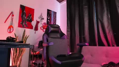 kenia_thompsom01 online show from August 13, 8:23 pm