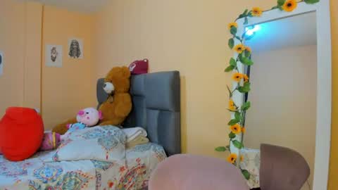 Kenia online show from August 13, 9:51 pm