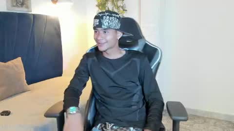 kenix_cum23 online show from August 28, 9:57 pm