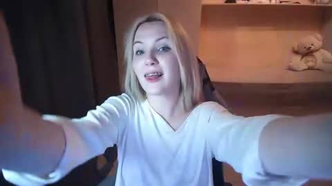 Evelyn online show from August 6, 6:40 pm