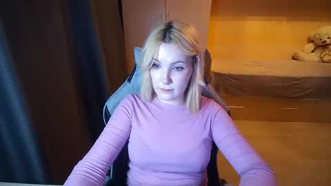 Evelyn online show from August 11, 4:20 pm