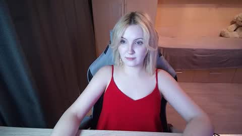 Evelyn online show from August 12, 3:14 pm