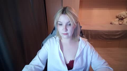 Evelyn online show from August 14, 3:26 pm