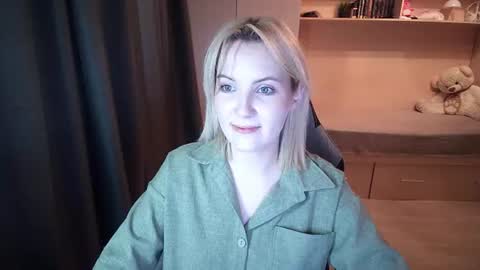 Evelyn online show from August 16, 3:05 pm