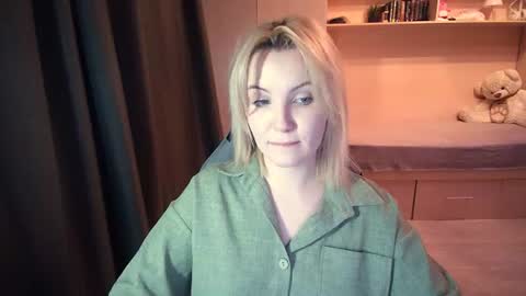 Evelyn online show from August 16, 5:17 pm