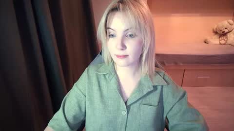 Evelyn online show from August 16, 6:23 pm