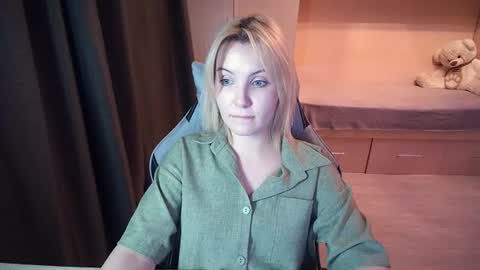 Evelyn online show from August 16, 7:29 pm