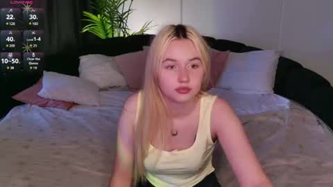 kerry_mell online show from August 4, 3:09 pm