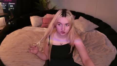 kerry_mell online show from August 10, 6:31 pm