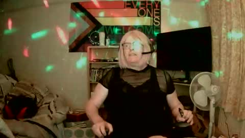kerrylouise tv online show from May 9, 2:47 am