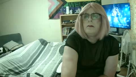kerrylouise tv online show from July 2, 7:37 pm