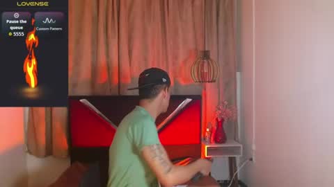 kevin__max_ online show from August 10, 7:48 pm