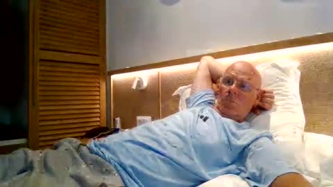 kevlooking4sez online show from August 4, 5:32 pm