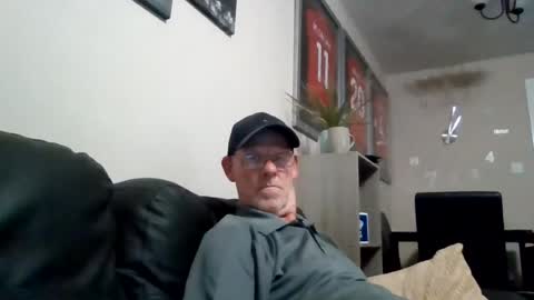 kevlooking4sez online show from August 10, 12:01 am