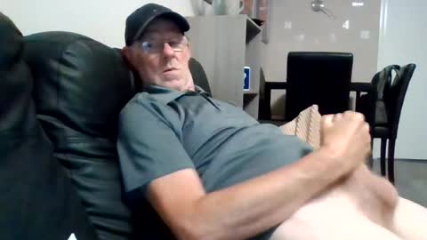 kevlooking4sez online show from August 10, 3:19 am