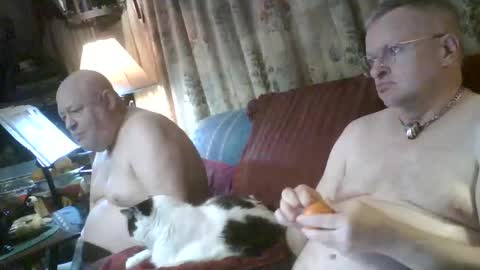 kevydaddyhubby2 online show from April 5, 7:27 am