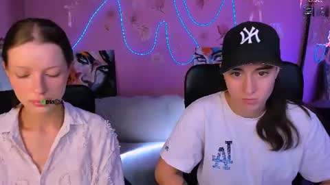 khloebeauty online show from August 13, 5:43 am