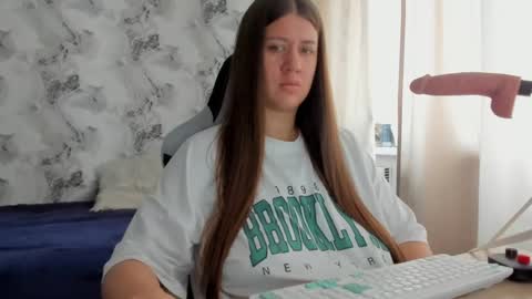 kianna_dior_ online show from July 17, 7:08 am