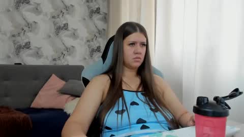 kianna_dior_ online show from August 2, 12:23 pm